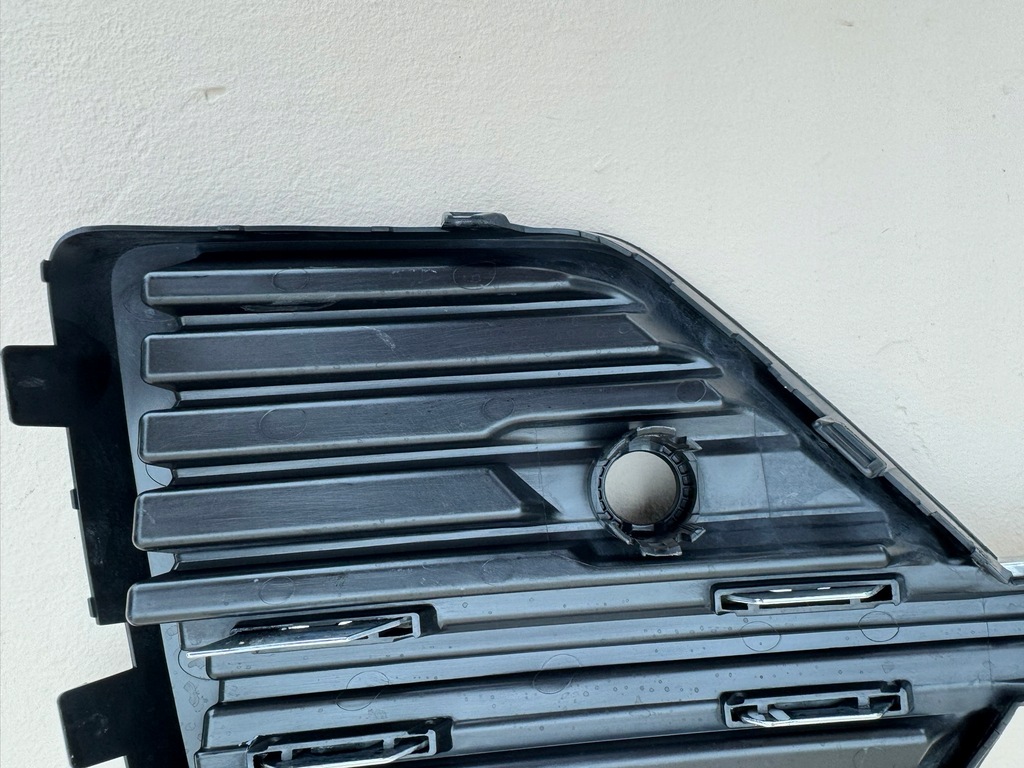 фото №13, Volvo xc60 2 ii 22r- решітка права бампера правий перед 32234947