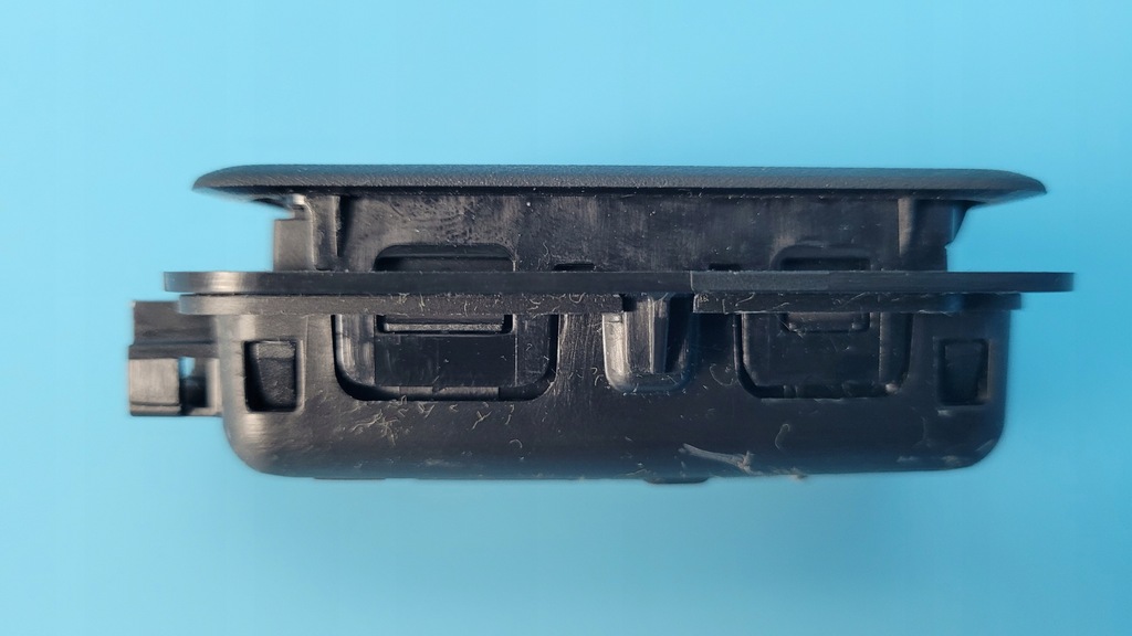 фото №7, Peugeot 308 iii p5 21r лампа освещение кабины правое задняя 9834315580