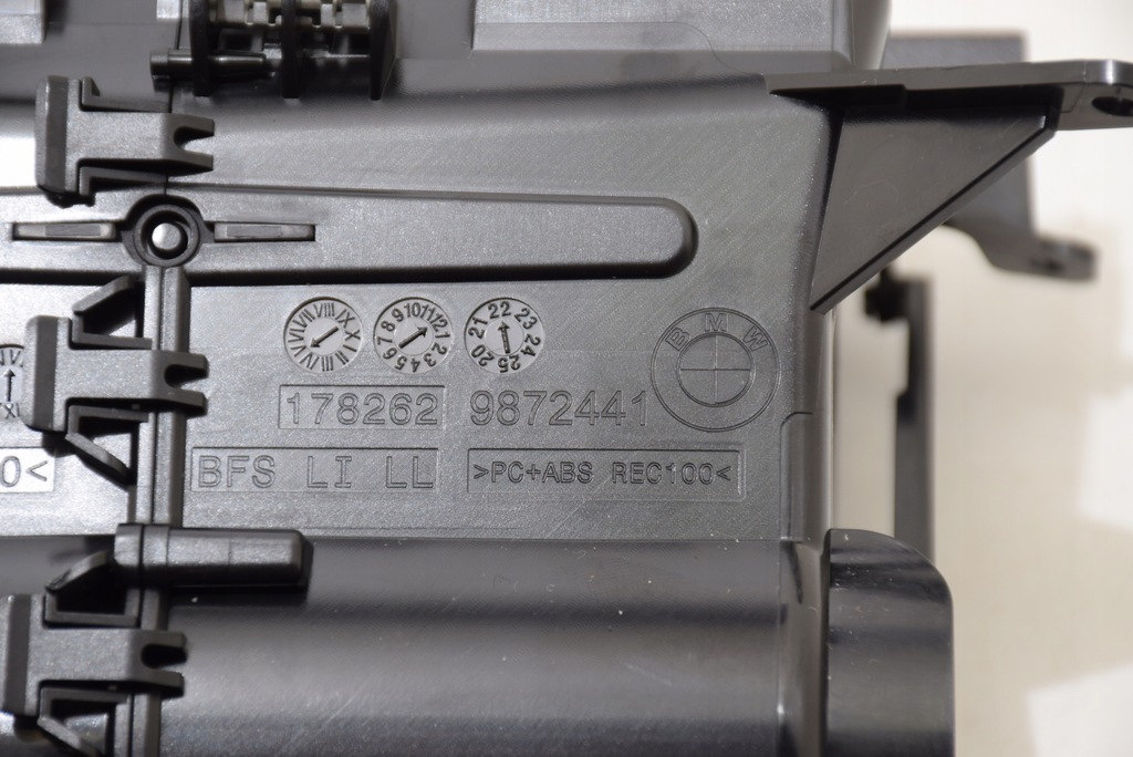 фото №9, Bmw 7 i7 g70 правая решётка обдув панели приборной панели