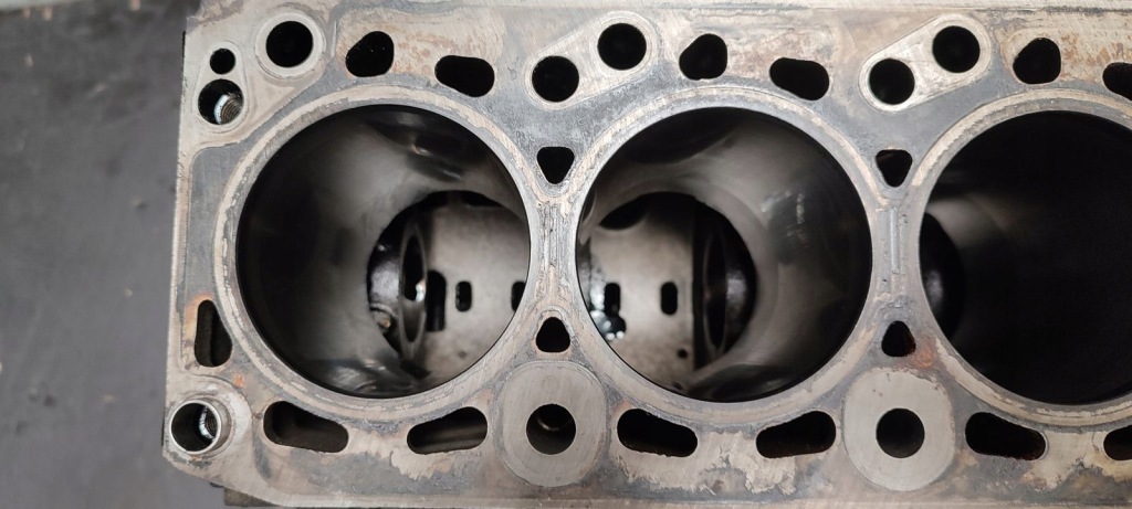 Купити Блок низ  двигуна ford connect 1,8 tdci r3pa