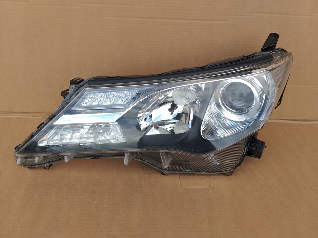 фото №1, Toyota rav4 лампа перед левая обычная