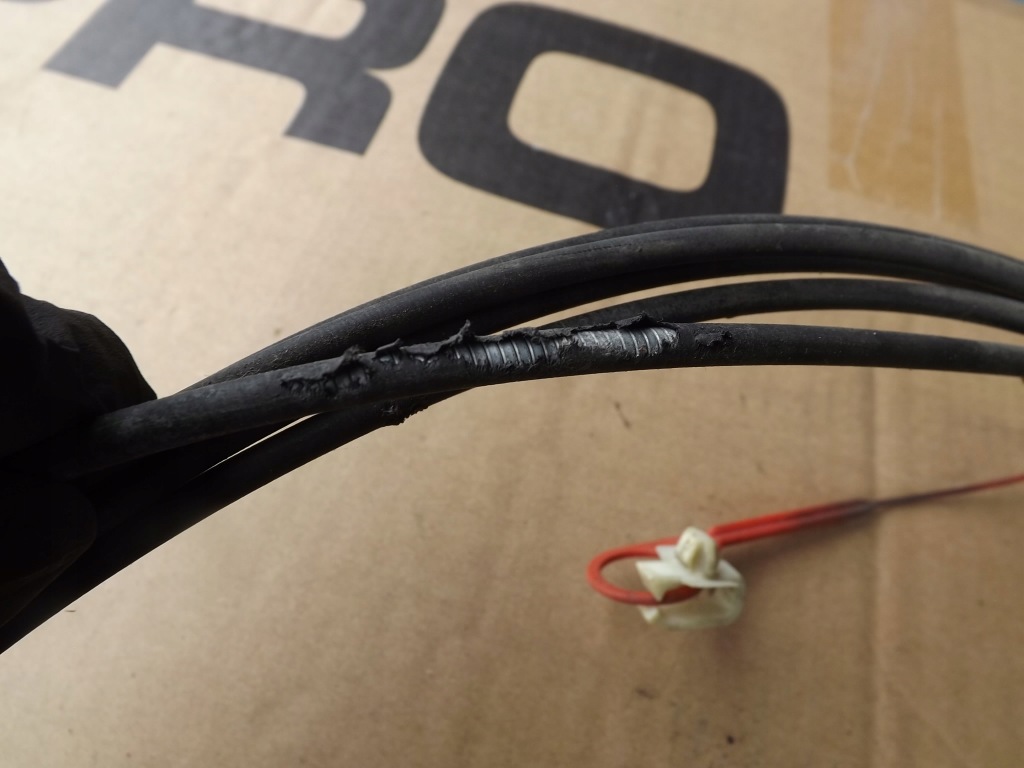 Renault laguna 1 1 трос ручка тяга горловины  топливной  7700822646 Доставка