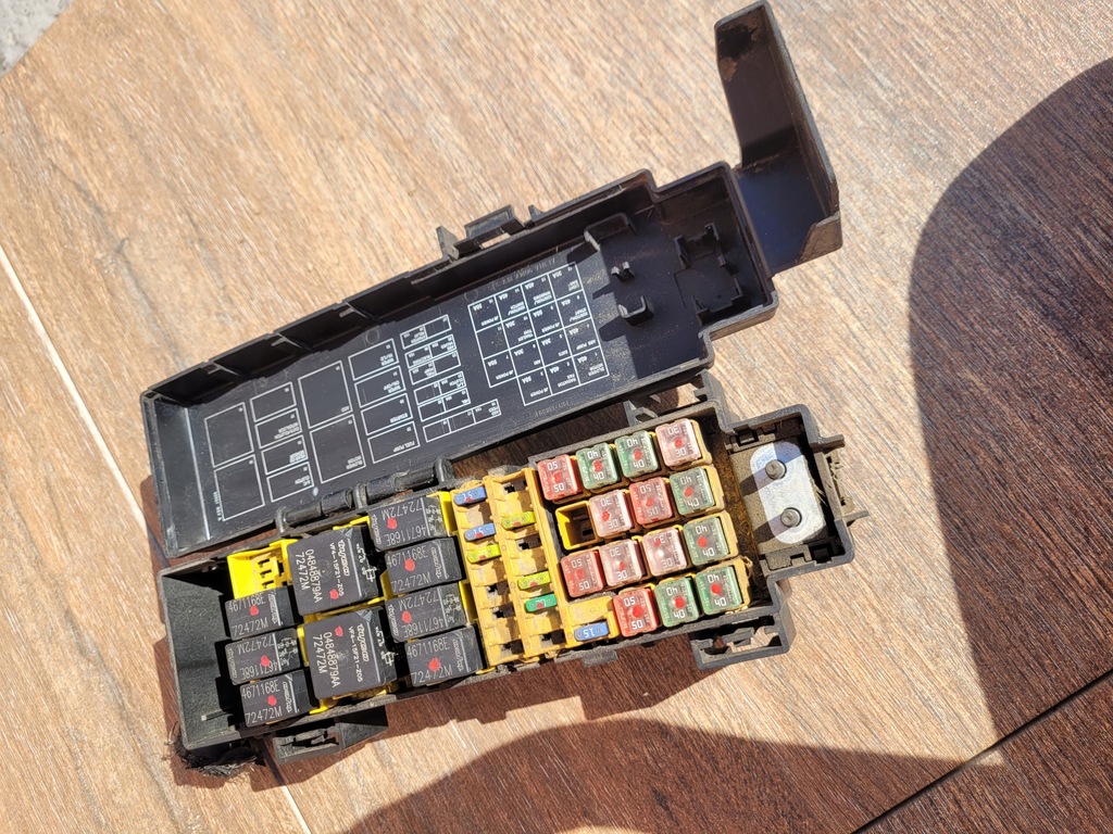 фото №13, Jeep cherokee kj 3.7 коробка предохранителей 56009978aq