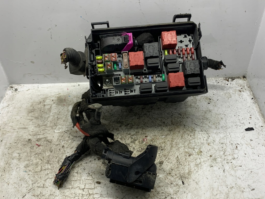 фото №1, Коробка запобіжників 13292736 corsa d lift 2011-2014 1.3 cdti