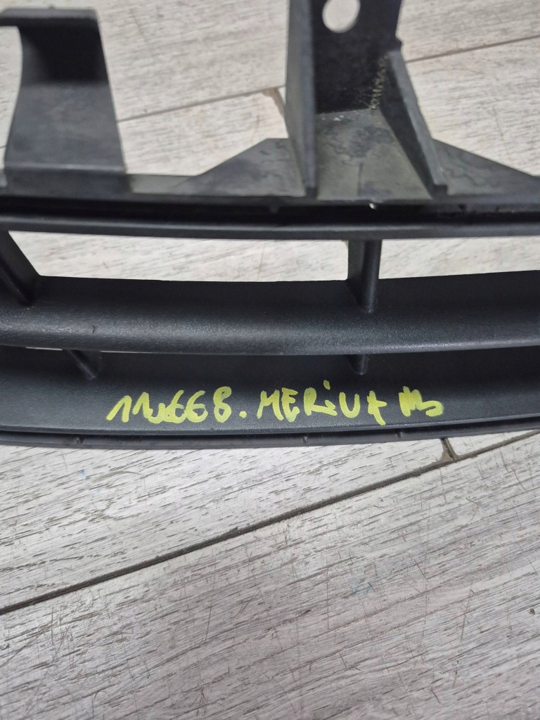 13668. meriva b решётка средняя бампер перед 13378395 Киев