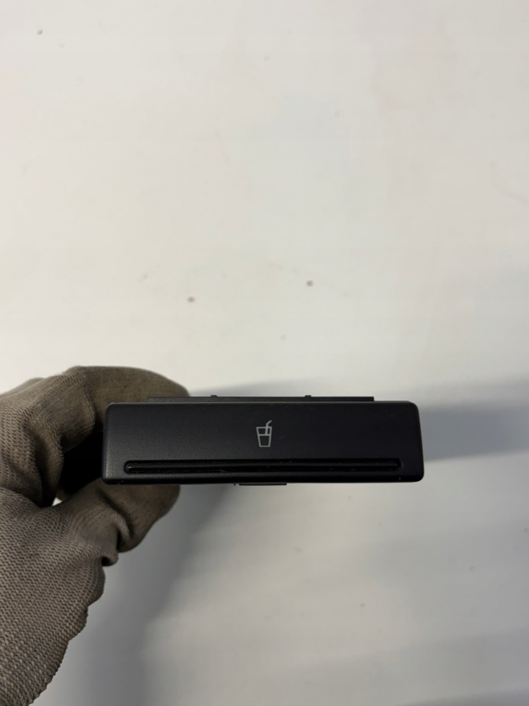 фото №1, Audi a4 b5 lift кронштейн na чашка