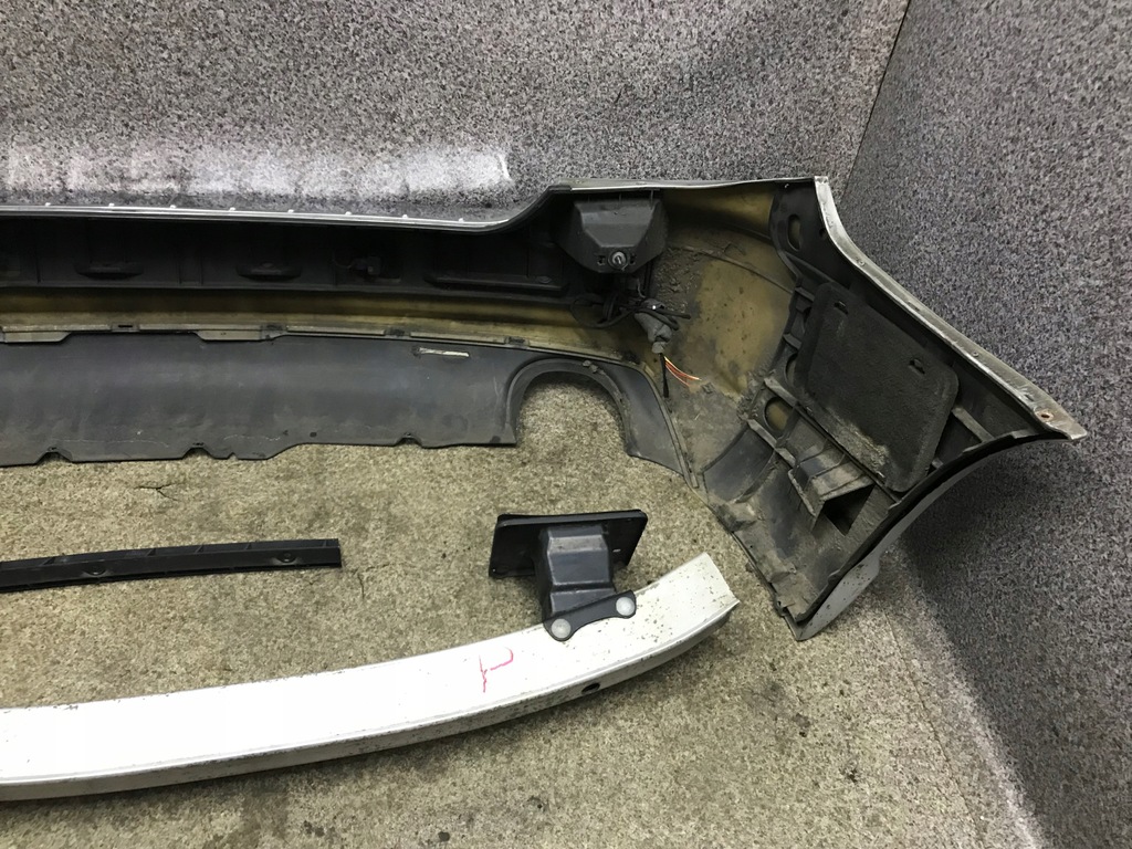 фото №10, Mercedes w251 v251 бампер балка задня датчики pdc c775 775u сріблястий