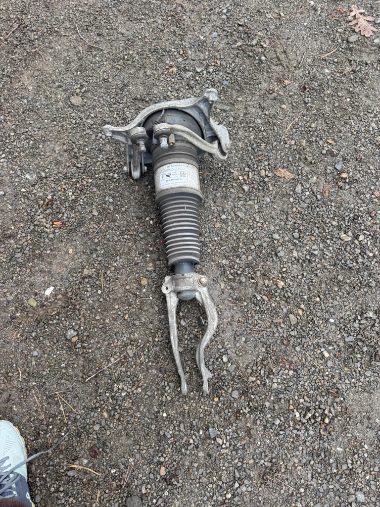 фото №1, Амортизатор пневматический porsche macan 95b616039