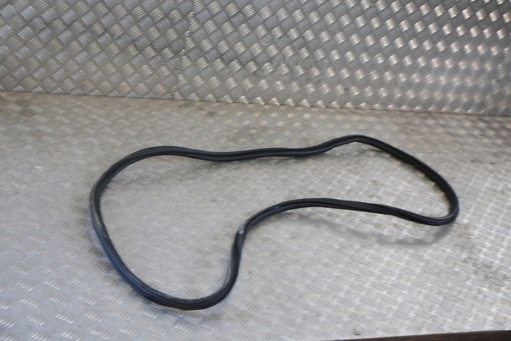 фото №1, Прокладка двері перед audi a6 s6 rs6 4g 4g0831721a