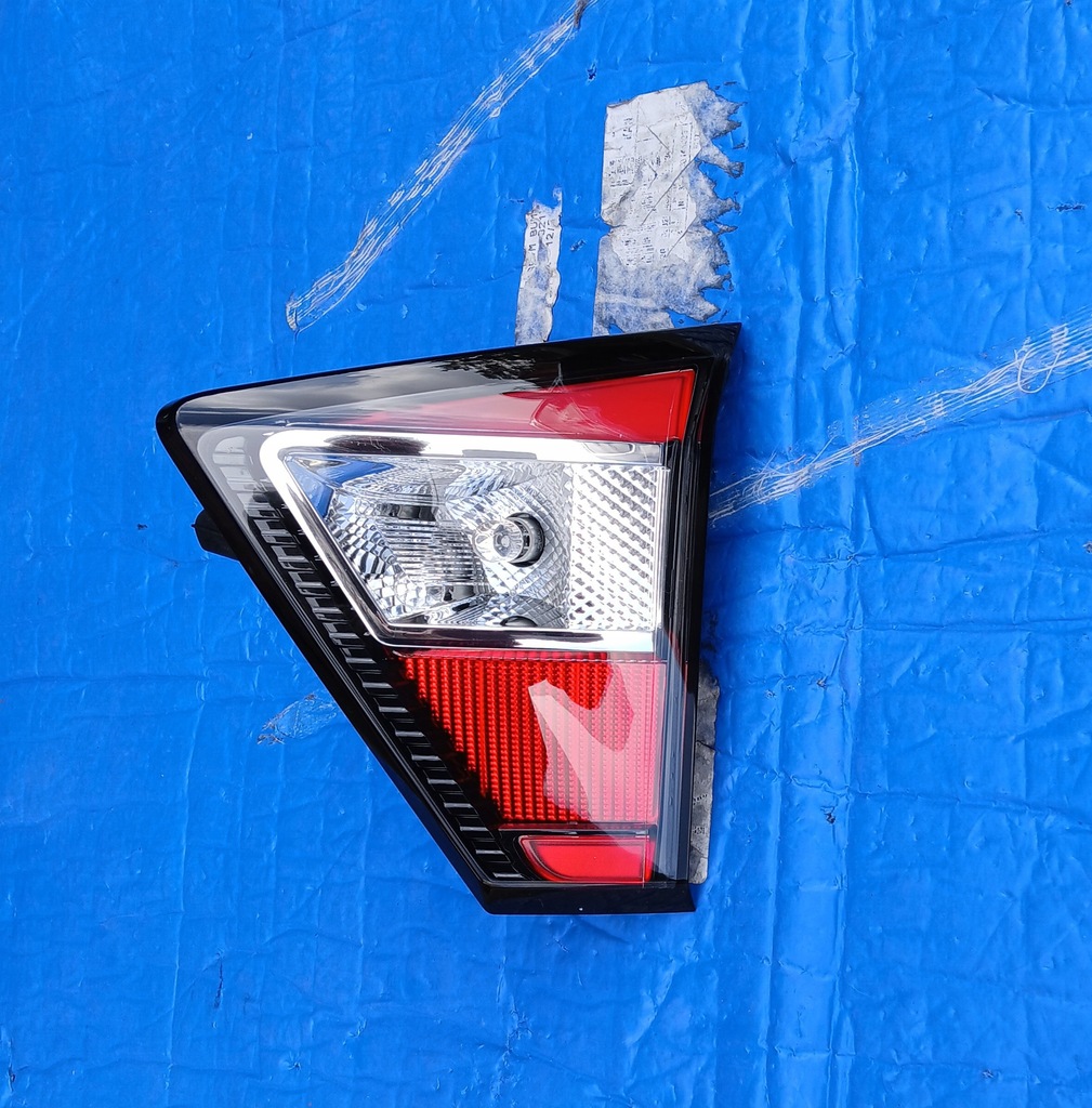 фото №1, Ford kuga led правая сторона крышка багажника