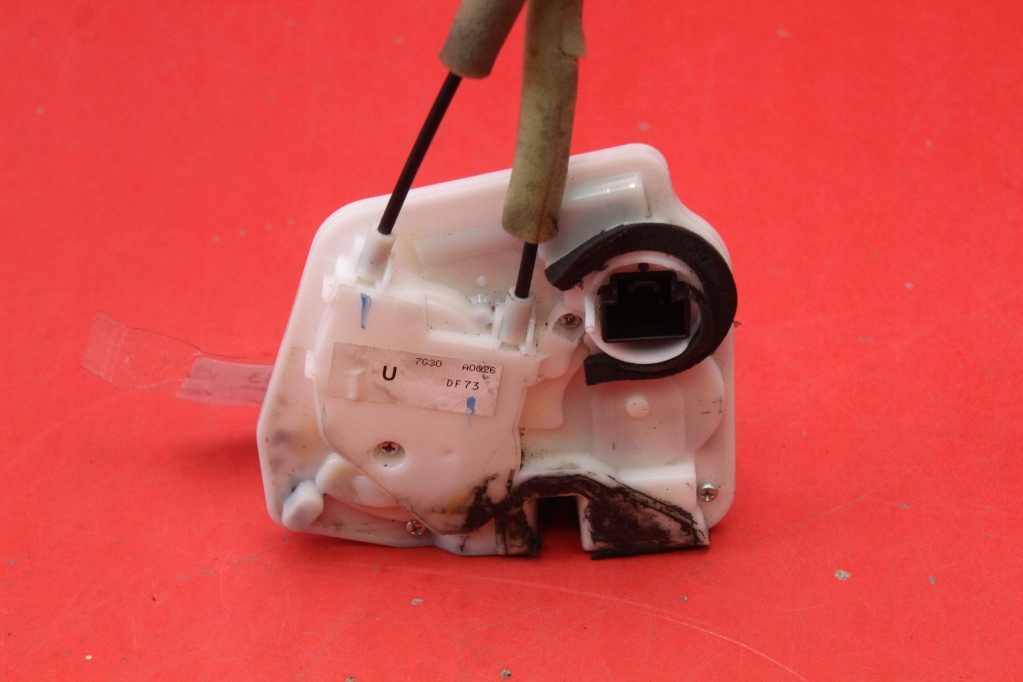 фото №1, Замок дверь правый перед передний eu f96-g15-r2 mazda 2 de 07-10