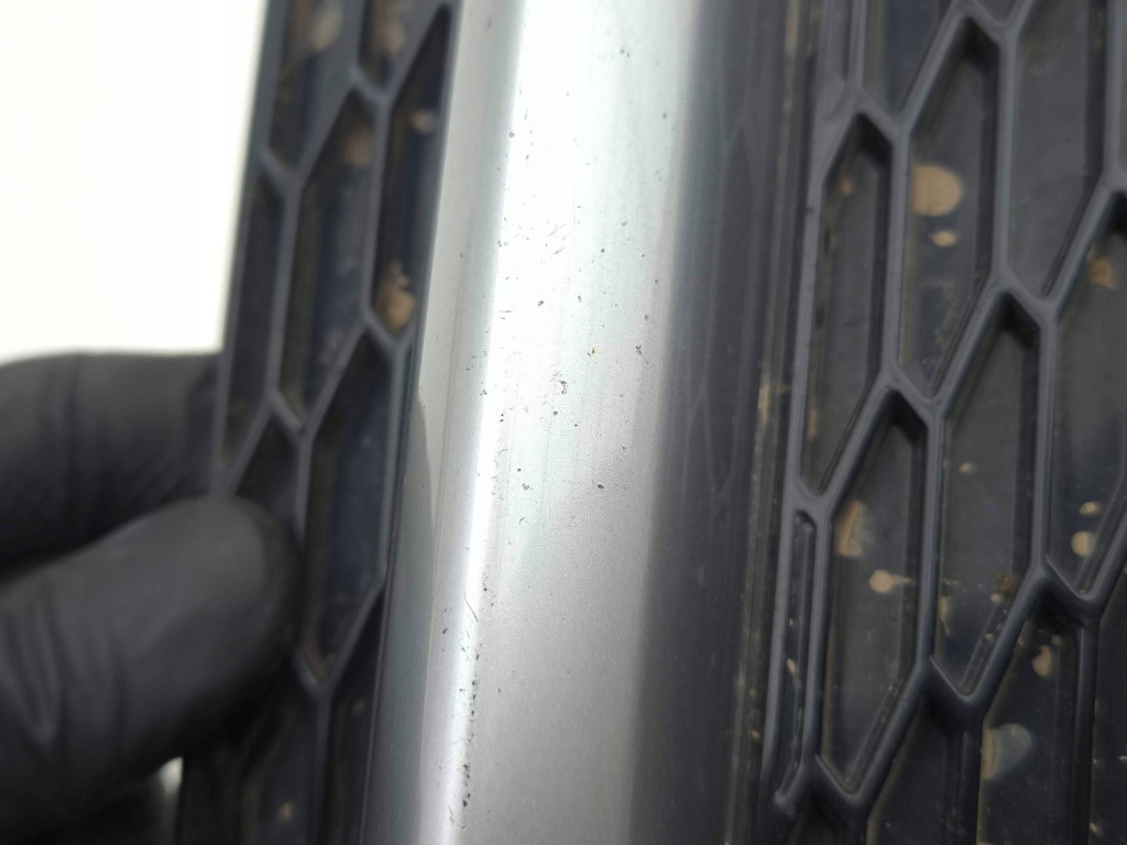 Nissan qashqai 2018 права сторона решітка нижня бампера передній Зі Шроту