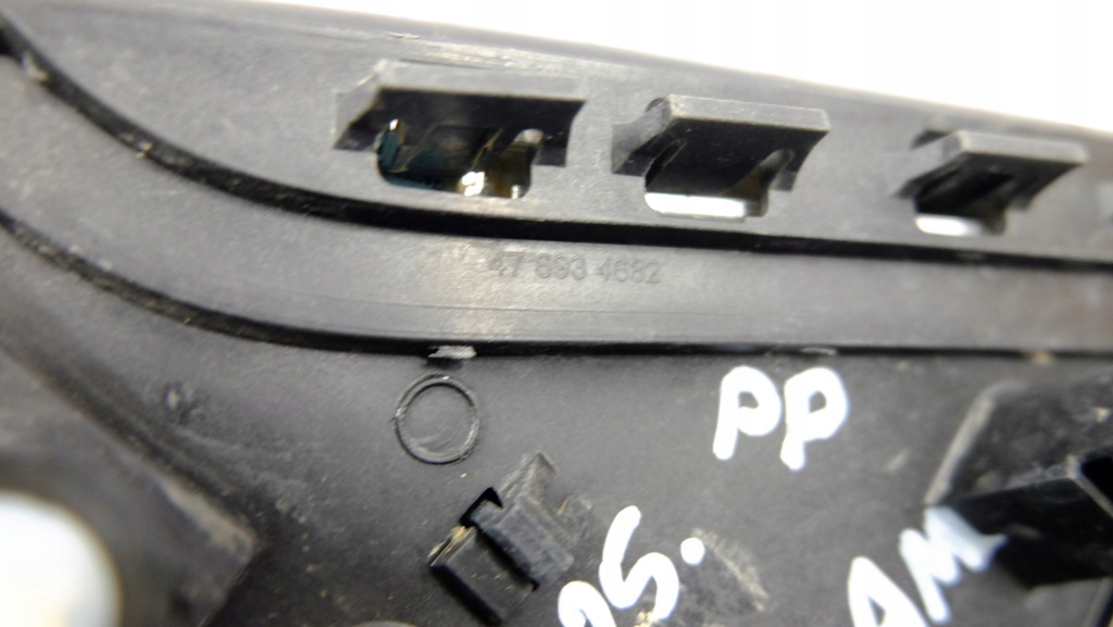 Opel adam захист заглушка крила права 476934682 Недорого