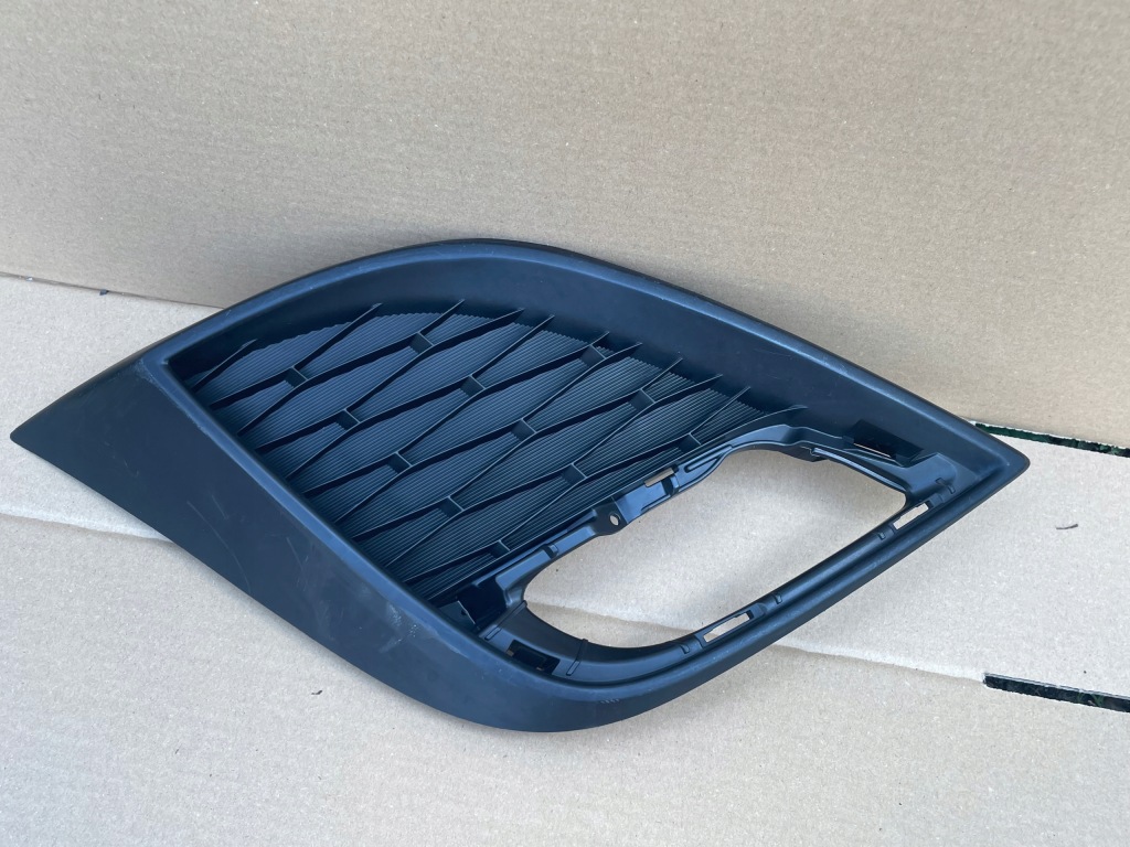 фото №1, Mazda 3 bl правая решётка бампера перед передняя