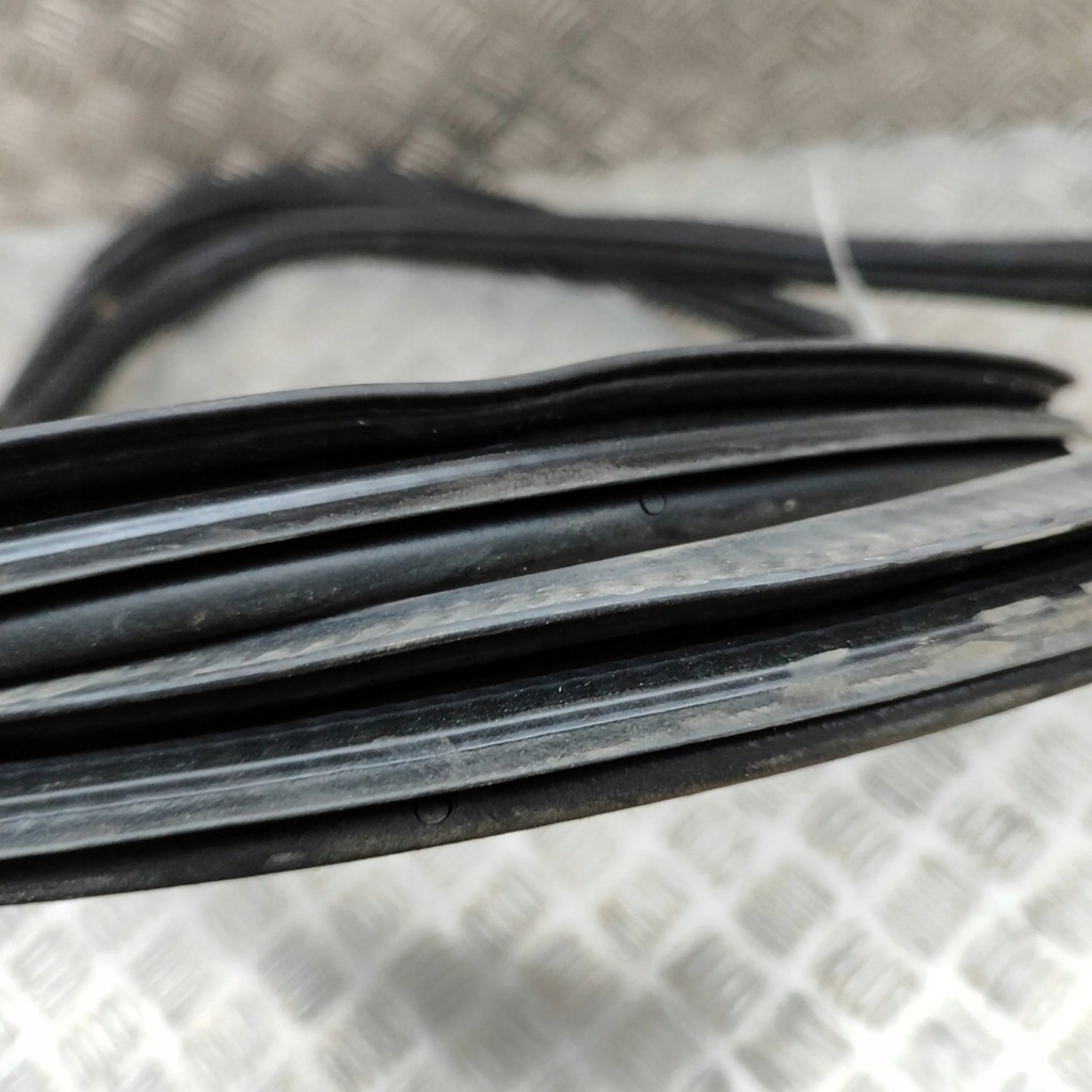 фото №6, Audi q4 sportback e-tron 2022 правая сторона прокладка дверь передних