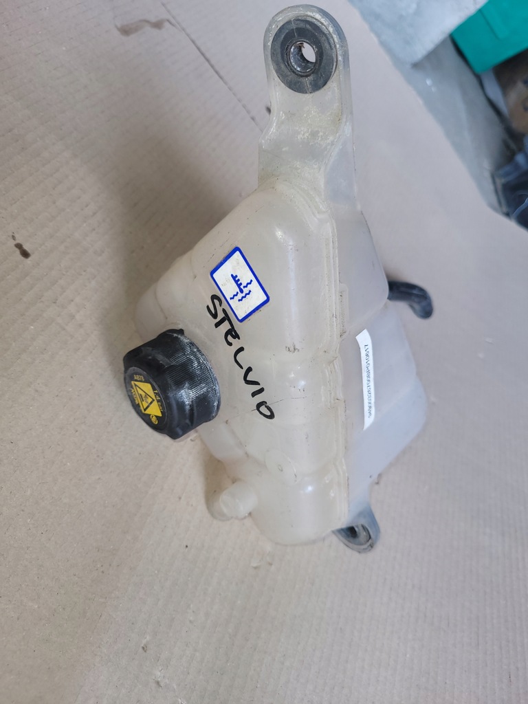 фото №3, Alfa romeo stelvio- бачок расширительный