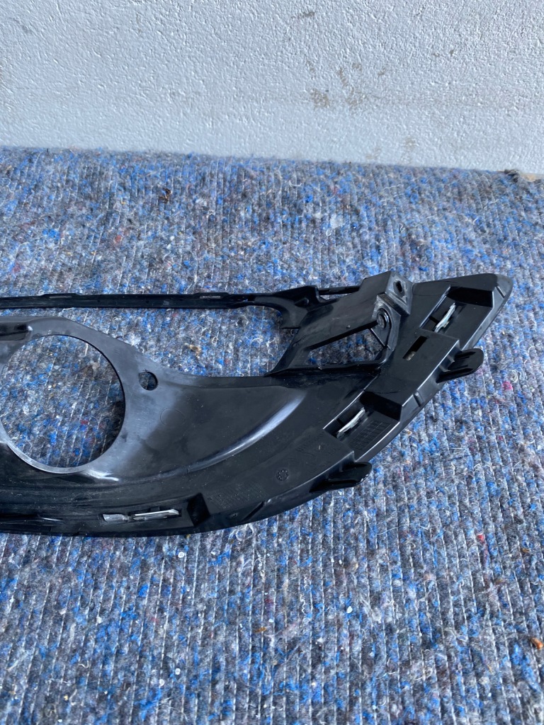 Opel astra j iv рестайлинг  решётка бампера правый Цена