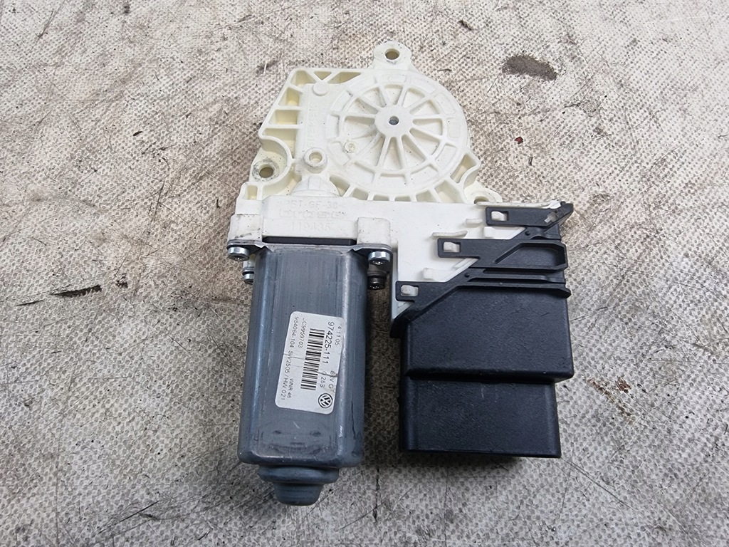 фото №7, Моторчик скло лівий задня оригінальний номер 3c9959703 vw passat b6 06r