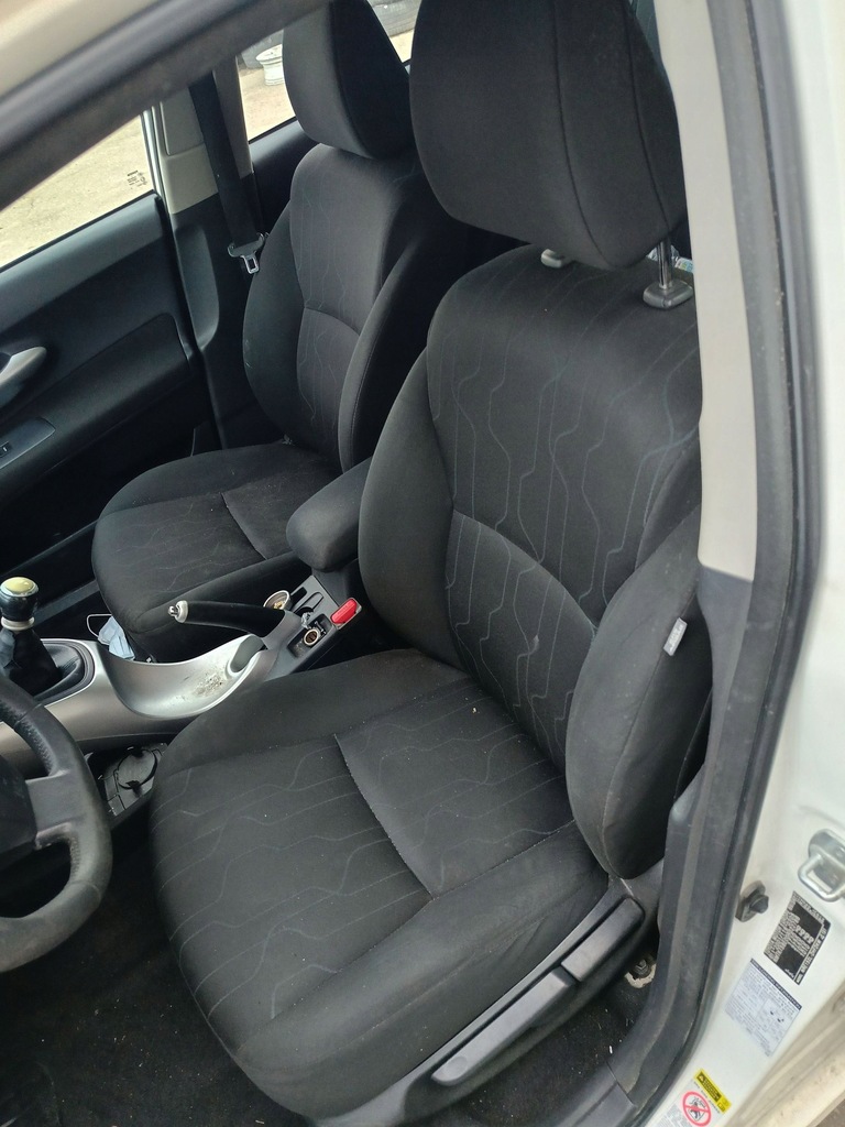 фото №1, Сиденье левый перед toyota auris 2010 040