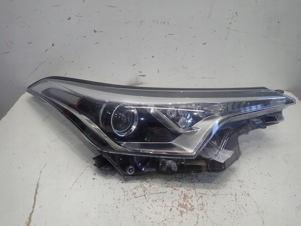 фото №1, Лампа перед права toyota chr 2016- led