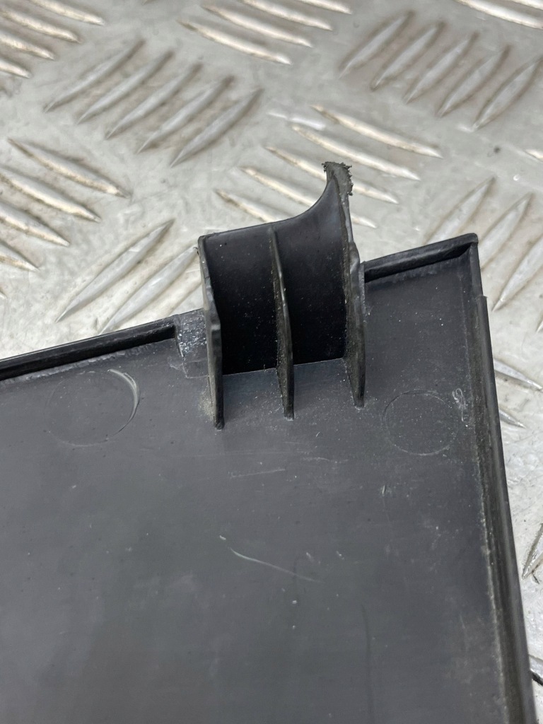 Porsche оригінальний номер 99757256704 911 997 кришка корпус накладка акумулятор в Україні