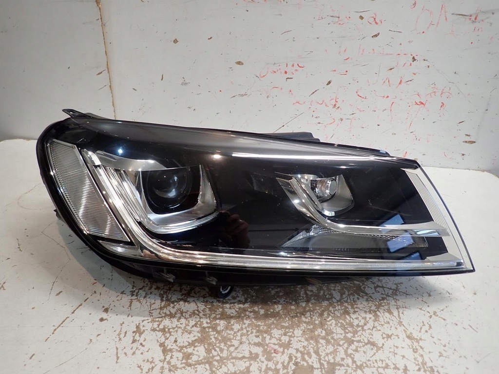 фото №1, Лампа перед правая vw touareg lift 14- bi-xenon led