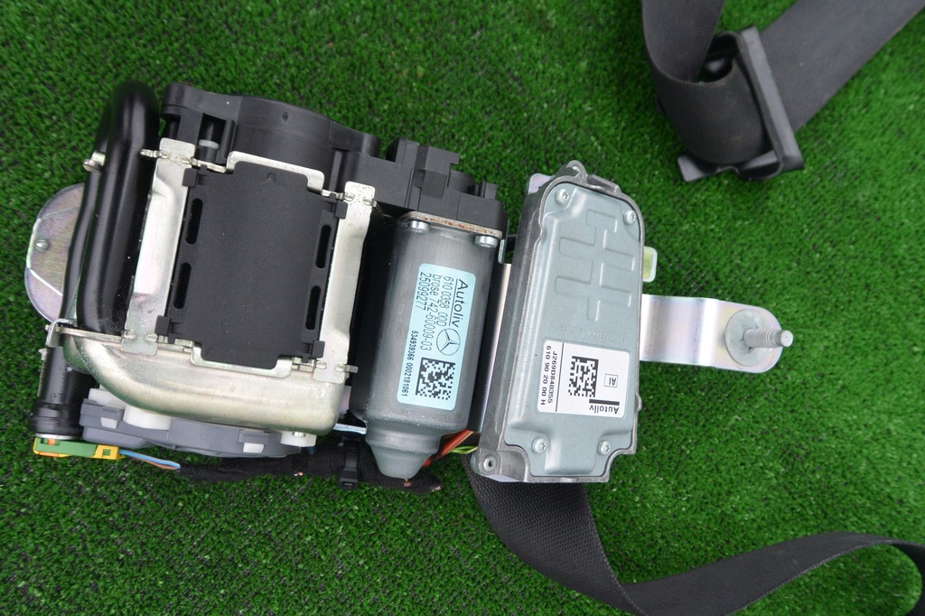 фото №9, Pas безопасности перед mercedes e-klasa w212