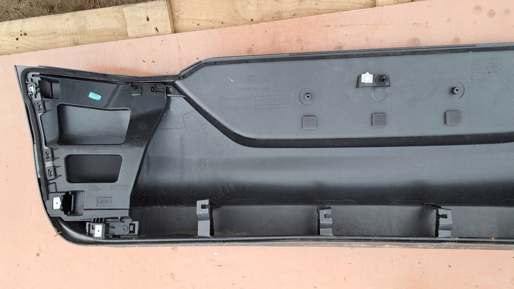 фото №8, Ford mondeo mk5 vignale kombi накладка кришки задня