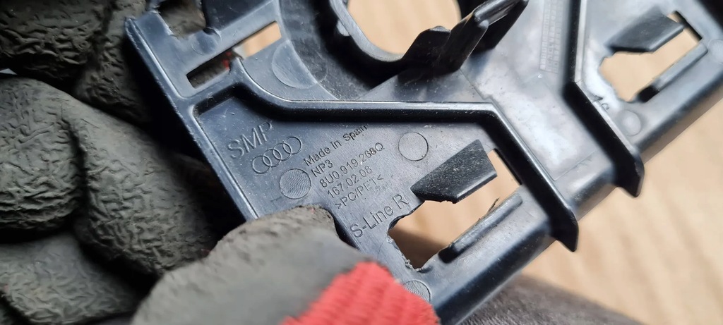 фото №7, Q3 8u кронштейн кронштейн датчика pdc правое 8u0919268q