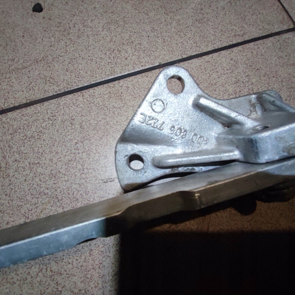 фото №4, Распорка чашка верхний audi a8 d2 lift