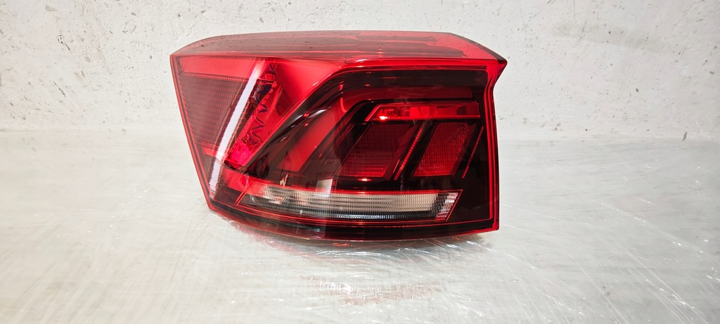 фото №1, Лампа левый задняя volkswagen vw t-roc cabrio 2gc