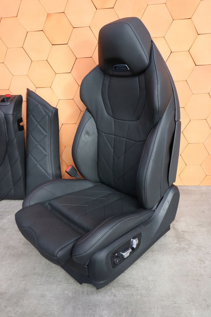 фото №11, Bmw xm x8 g09 салон сиденья заднее сиденье обшивки individual вентиляция массаж