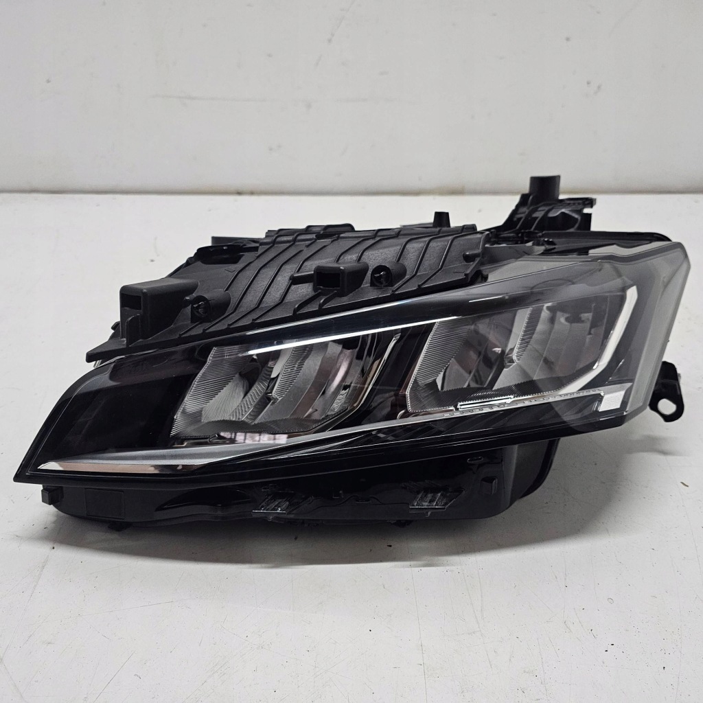 Купити Лампа ліва перед peugeot 308 iii t10 full led 9851673380