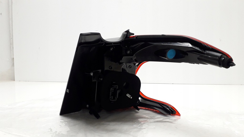 Peugeot 2008 рестайлінг  16- фара ліва задня led - оригінальна - нова 9826730480 Оригінал