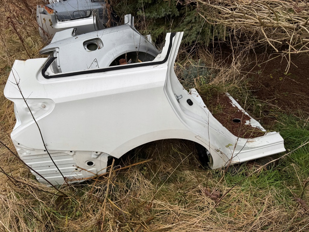 фото №1, Toyota auris ii kombi крила правий задня чверть 12-