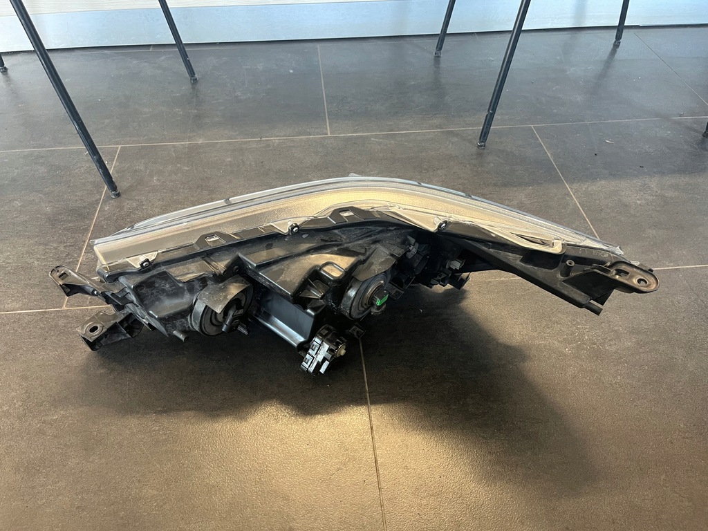 фото №5, Лампа правая передняя toyota hilux viii обычная