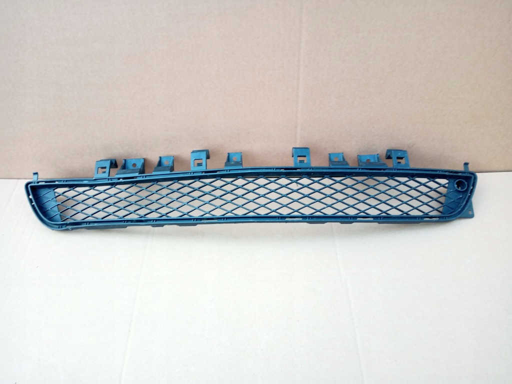 Купить Opel insignia a lift средняя решётка бампера
