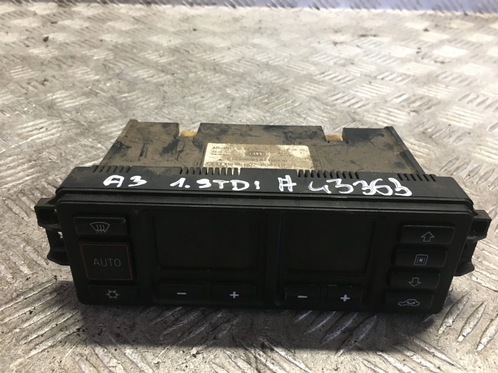 фото №1, Audi a3 8l панель обдув 5hb007608-10