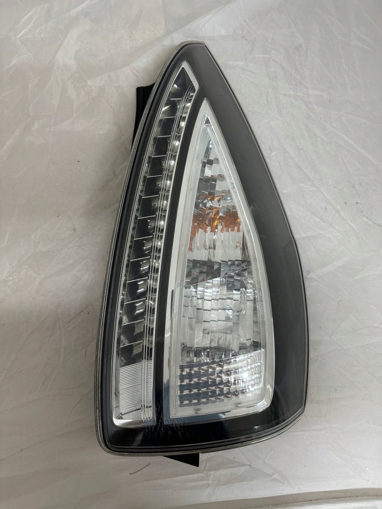 Фара правый  задний  задняя led mazda 5 sport Доставка