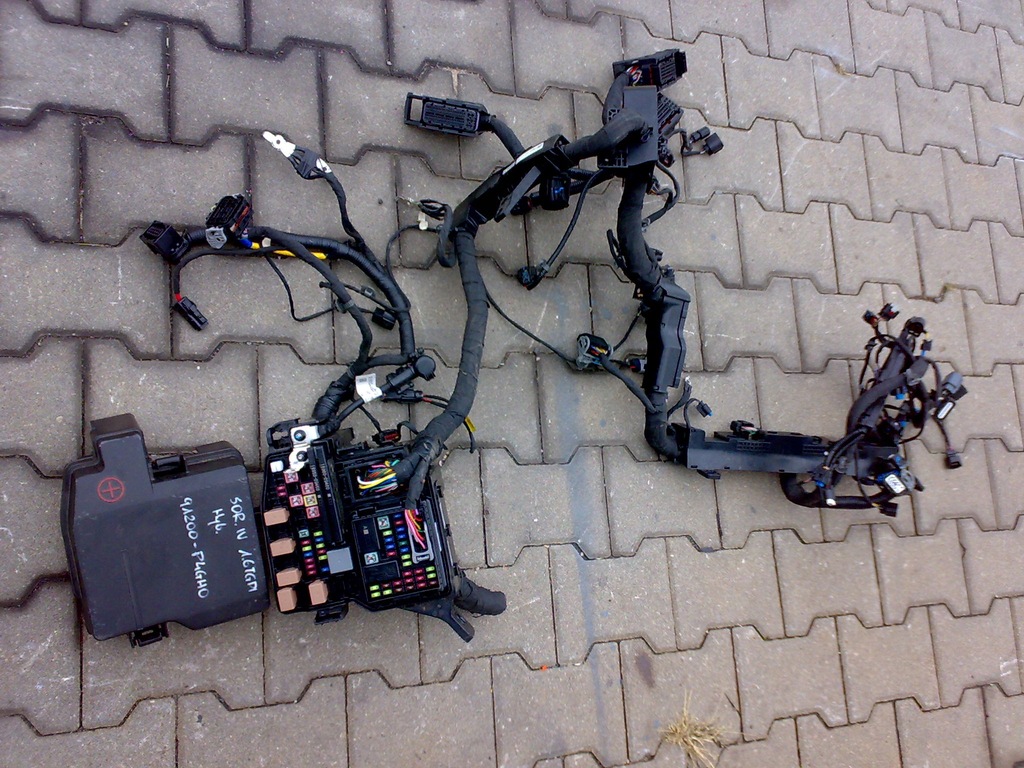 фото №1, Kia sorento iv 2021 - коробка корпус предохранителей жгут