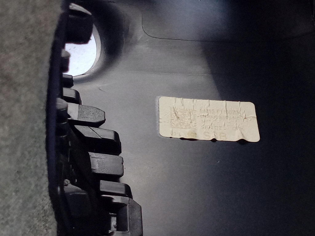 Kia sportage iv 16- накладка колонки рулевого приборы европа  f1848-52000 Недорого