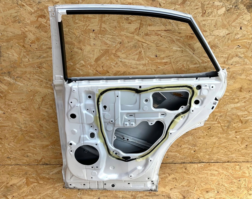 Lexus rx iv 2015-2022 дверь правый  задняя правое  задняя оригинал Оригинал