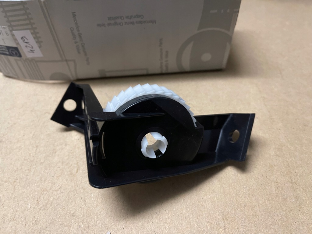 фото №3, Кронштейн антенны mercedes w140 оригинал правый задняя