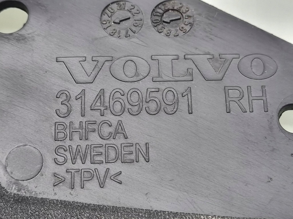 фото №5, Volvo xc40 2021 задня сторона права бризковики задні