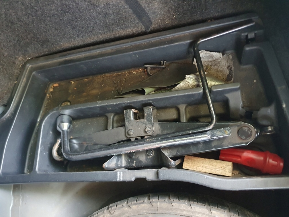 фото №13, Бардачок пассажира toyota corolla e12 2.0 d 4d 2002 chb 4d 81kw 8q3