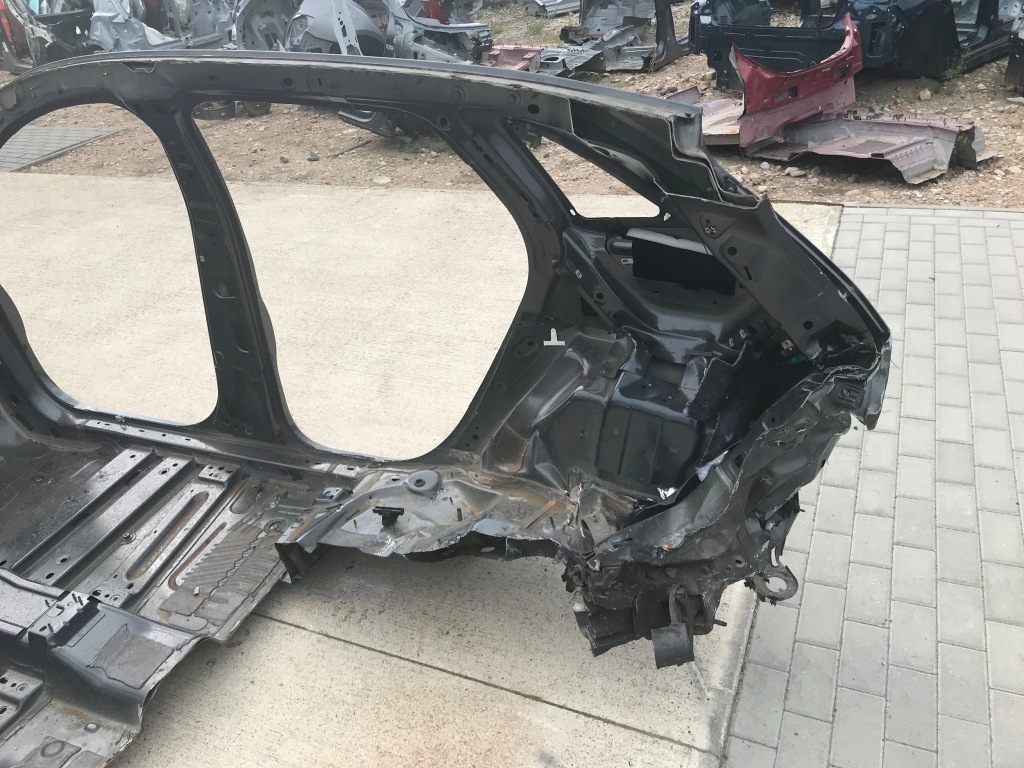 Kuga 3 mk3 2022 поріг з над колесом задній середній стовпчик  правий четвертина в Україні