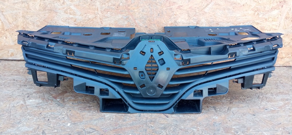 фото №1, Renault clio 4 iv lift 16- решётка радиатора решётка средняя решётка радиатора 622562397r