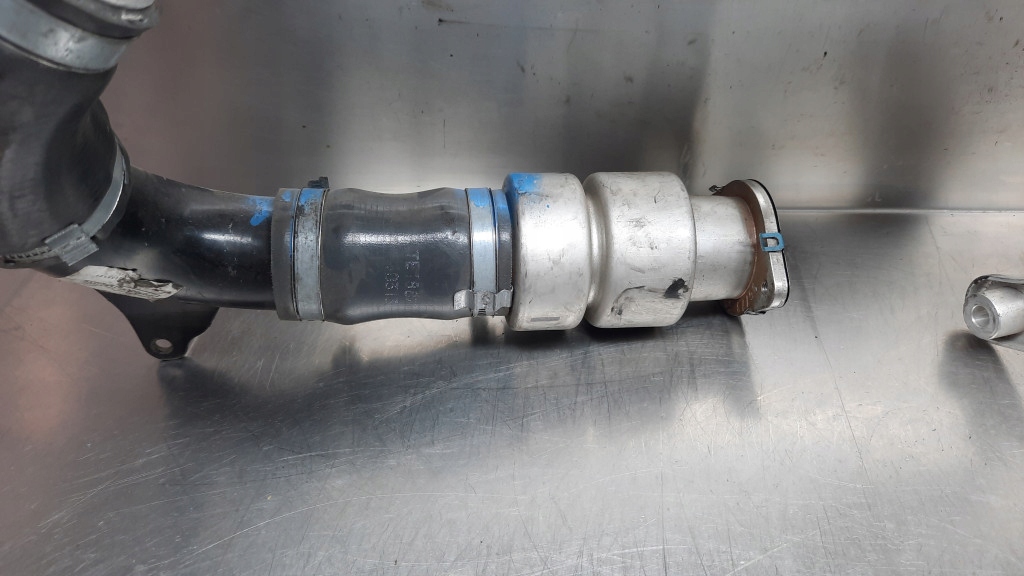 фото №6, Шланг труба интеркулер volvo v40 ii 1.6 d2 31370340