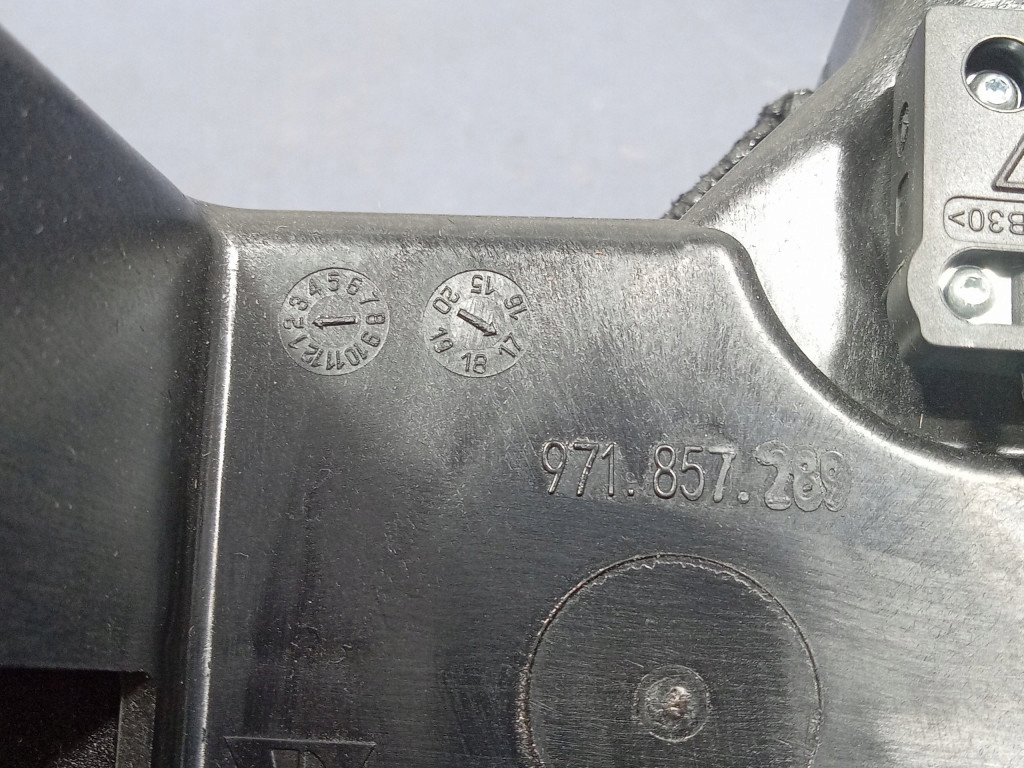 Купить Porsche panamera 971 кронштейн приборная панель приборная 971857289