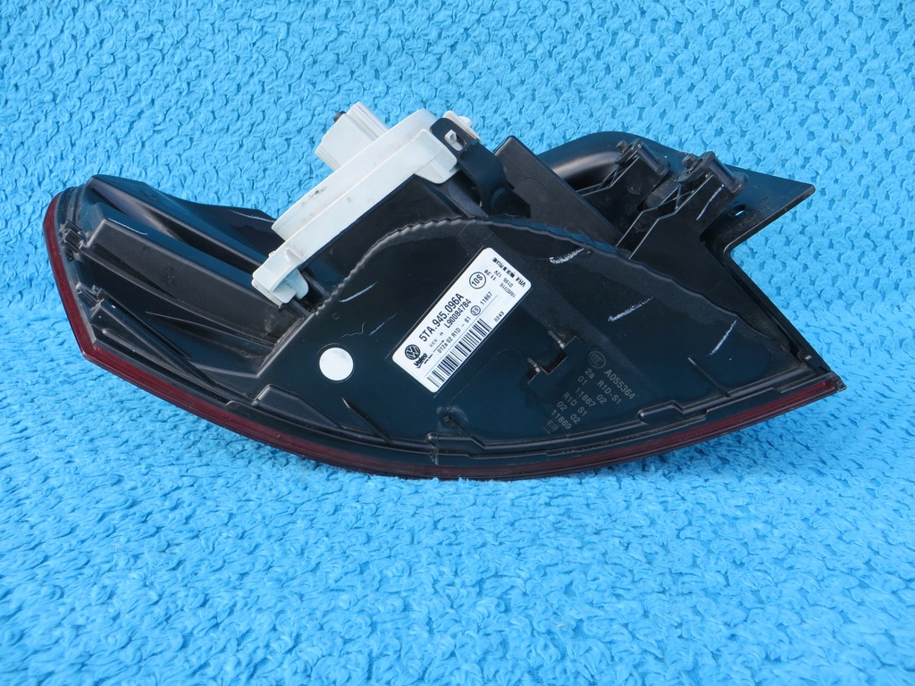 фото №12, Vw touran 2 ii 5ta лампа задня права 5ta945096a